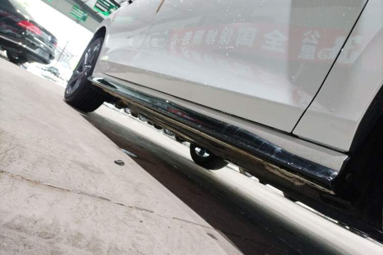 Used Volkswagen Golf 2023 Facelift 280TSI DSG R-Line Lite Right Side Sill