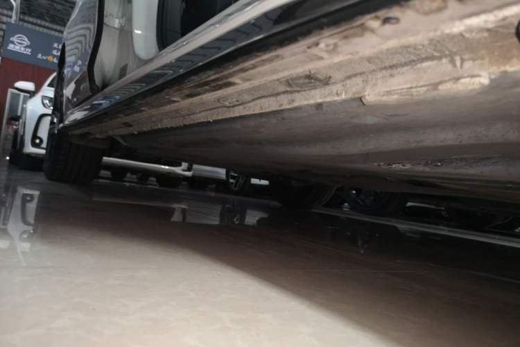 Used Volkswagen Golf 2023 Facelift 280TSI DSG R-Line Lite Right Side Sill