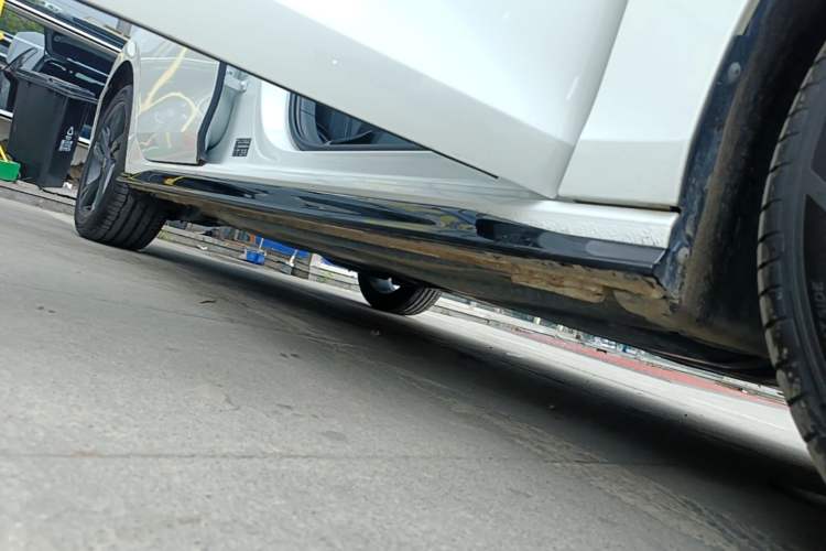 Used Volkswagen Golf 2023 Facelift 280TSI DSG R-Line Lite Right Side Sill