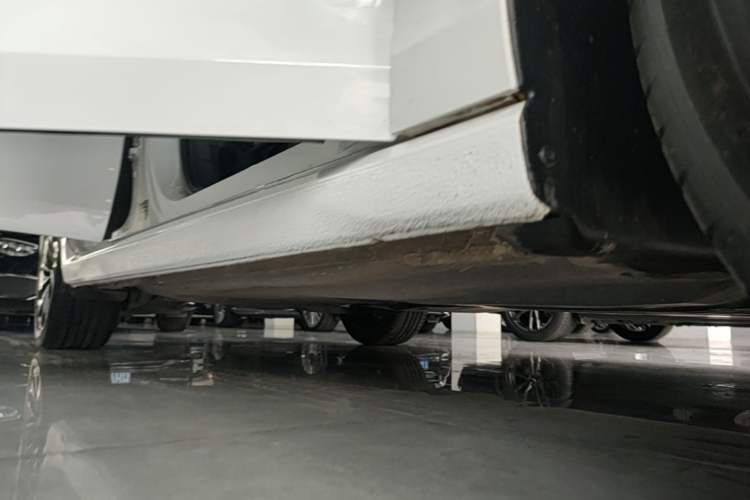 Used Volkswagen Golf 2023 Facelift 280TSI DSG Pro Right Side Sill