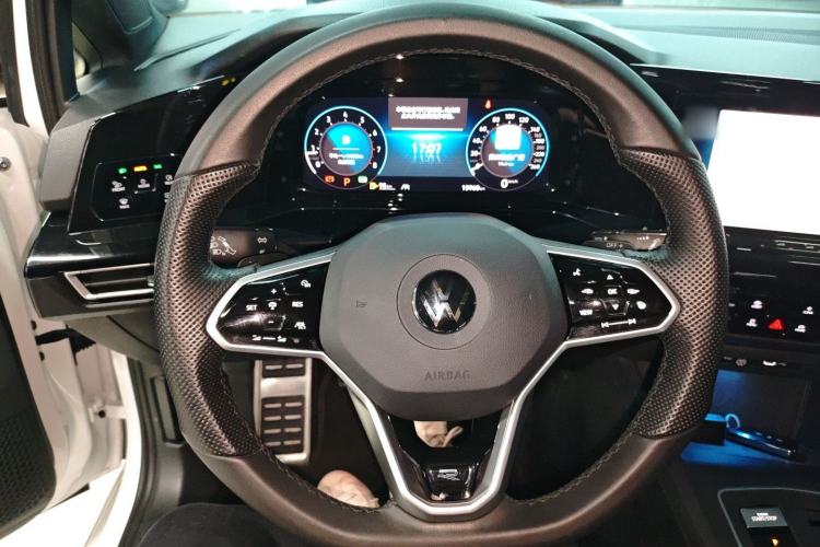 Used Volkswagen Golf 2023 Facelift 280TSI DSG R-Line Steering Wheel