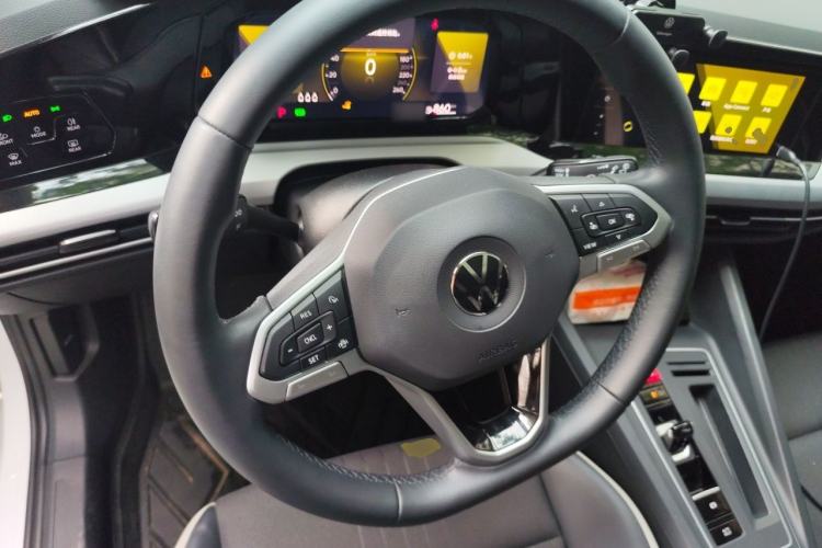 Used Volkswagen Golf 2023 Facelift 280TSI DSG Pro Steering Wheel