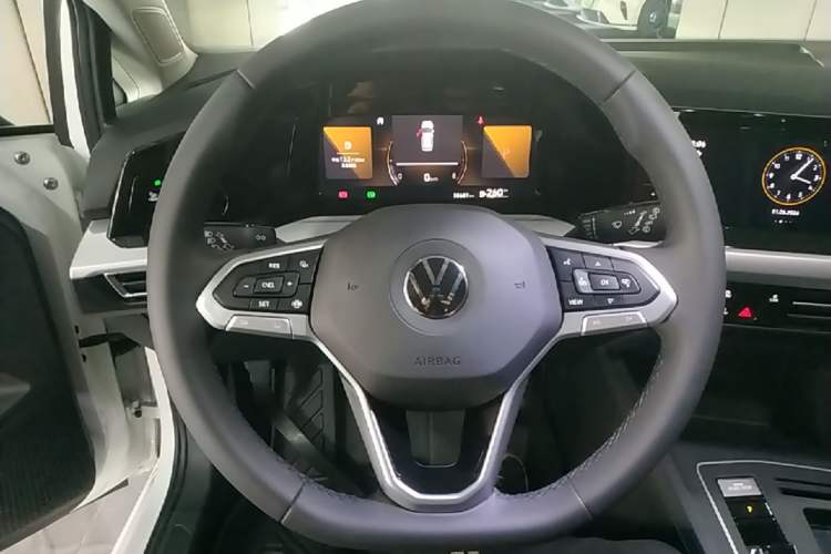 Used Volkswagen Golf 2023 Facelift 280TSI DSG Pro Steering Wheel