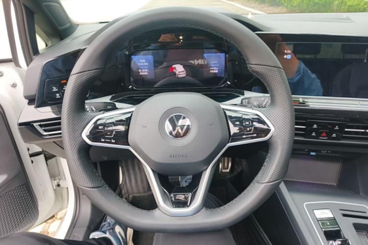 Used Volkswagen Golf 2023 Facelift 280TSI DSG R-Line Lite Steering Wheel