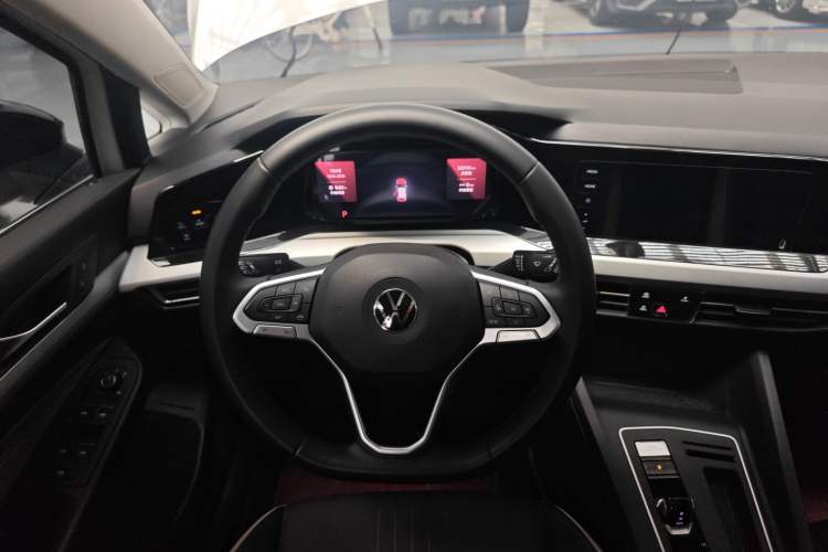 Used Volkswagen Golf 2023 Facelift 280TSI DSG Pro Steering Wheel