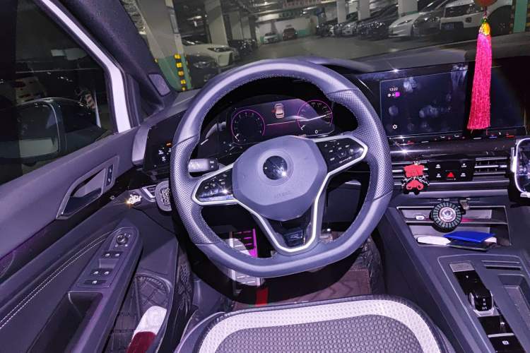 Used Volkswagen Golf 2023 Facelift 280TSI DSG R-Line Steering Wheel