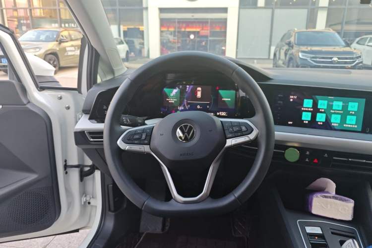 Used Volkswagen Golf 2023 Facelift 280TSI DSG Pro Steering Wheel