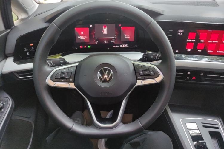 Used Volkswagen Golf 2023 Facelift 280TSI DSG Pro Steering Wheel