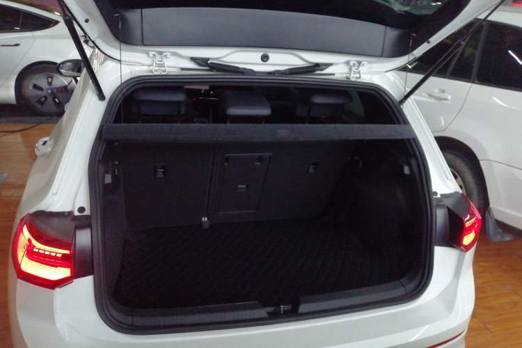 Used Volkswagen Golf 2023 Facelift 280TSI DSG R-Line Lite Trunk