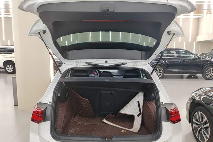 Used Volkswagen Golf 2023 Facelift 280TSI DSG R-Line Lite Trunk