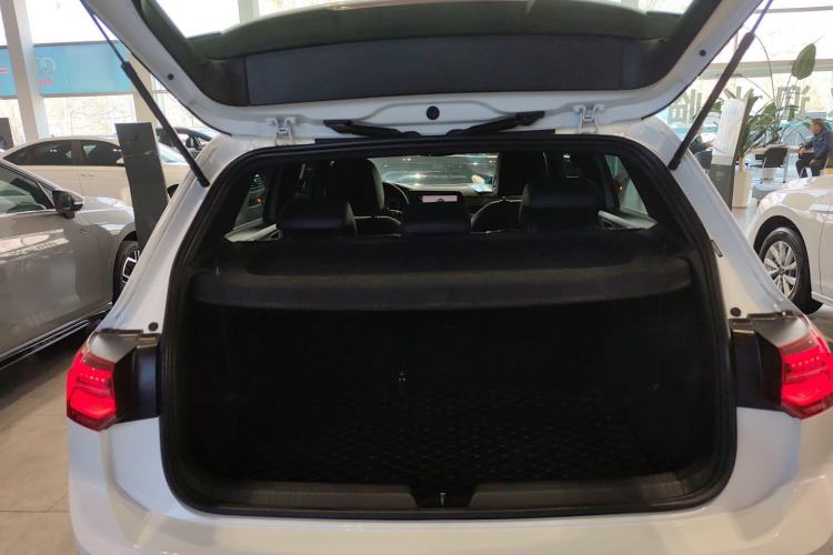 Used Volkswagen Golf 2023 Facelift 280TSI DSG R-Line Lite Trunk
