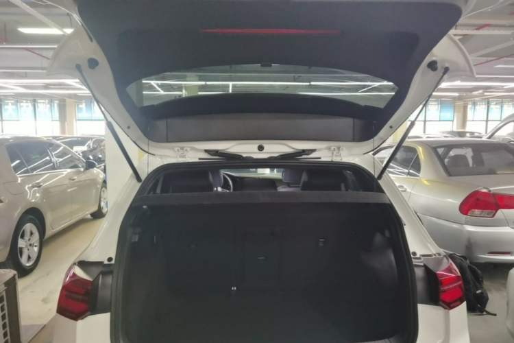 Used Volkswagen Golf 2023 Facelift 280TSI DSG R-Line Lite Trunk