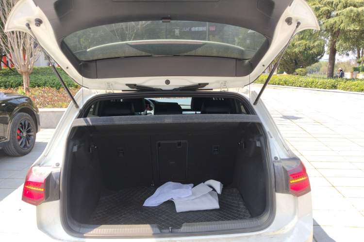 Used Volkswagen Golf 2023 Facelift 280TSI DSG R-Line Trunk