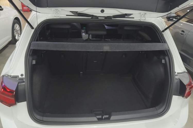 Used Volkswagen Golf 2023 Facelift 280TSI DSG R-Line Lite Trunk