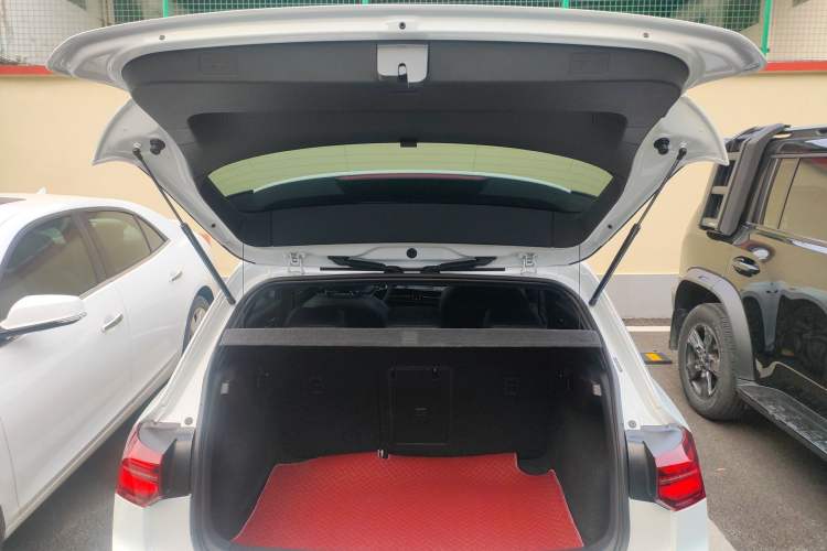 Used Volkswagen Golf 2023 Facelift 280TSI DSG R-Line Lite Trunk