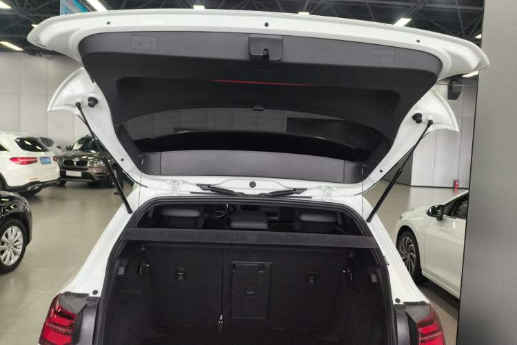 Used Volkswagen Golf 2023 Facelift 280TSI DSG R-Line Lite Trunk