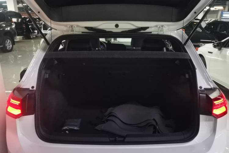 Used Volkswagen Golf 2023 Facelift 280TSI DSG R-Line Lite Trunk