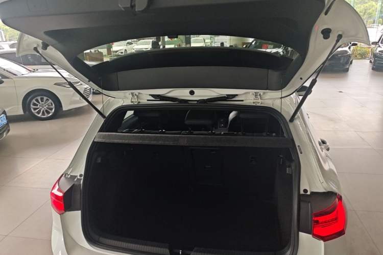 Used Volkswagen Golf 2023 Facelift 280TSI DSG R-Line Lite Trunk