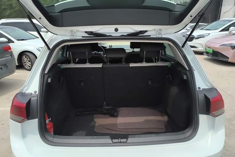 Used Volkswagen Golf 2023 200TSI DSG Trunk