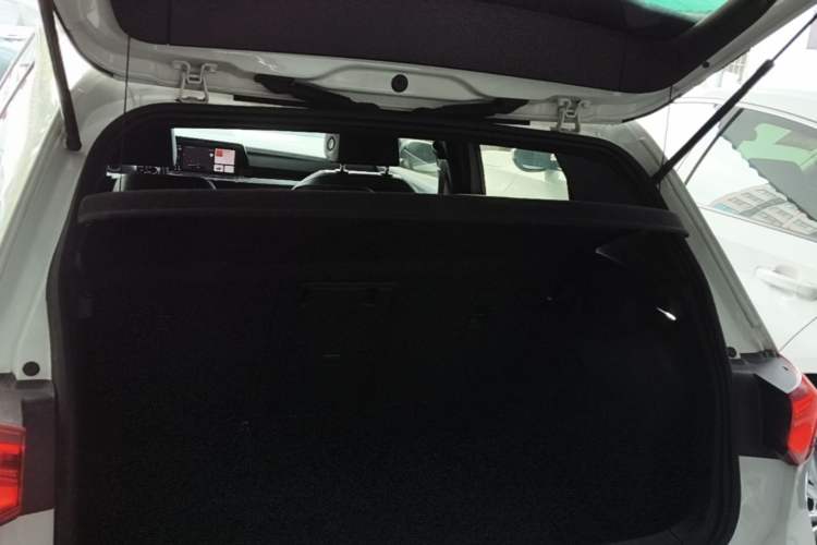 Used Volkswagen Golf 2023 280TSI DSG R-Line Lite Trunk