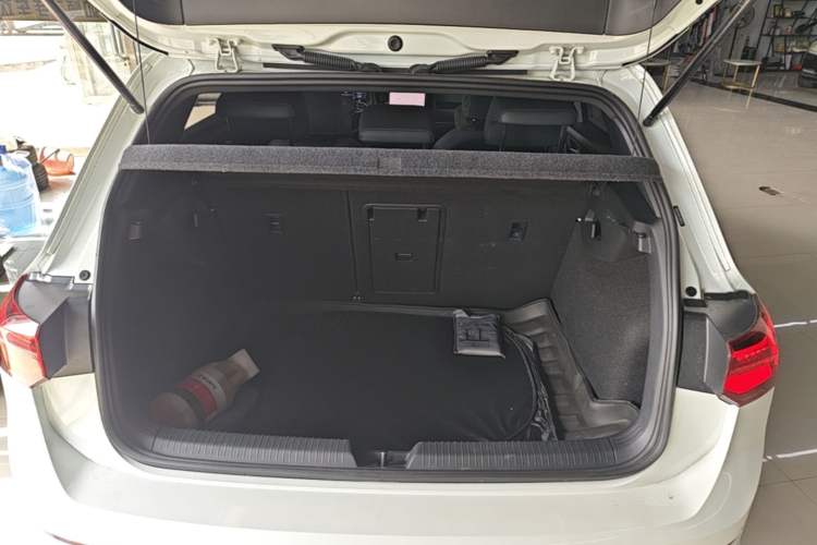 Used Volkswagen Golf 2023 Facelift 280TSI DSG R-Line Lite Trunk