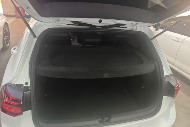 Used Volkswagen Golf 2023 Facelift 280TSI DSG R-Line Lite Trunk
