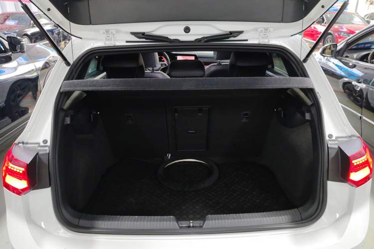 Used Volkswagen Golf 2023 Facelift 280TSI DSG R-Line Lite Trunk