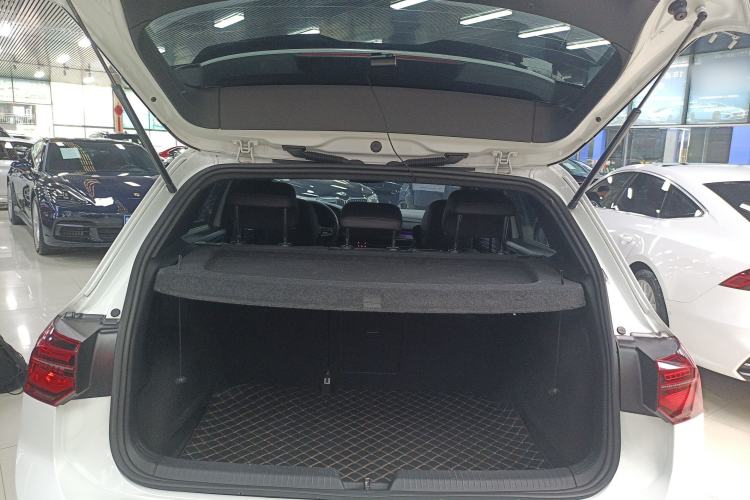 Used Volkswagen Golf 2023 Facelift 280TSI DSG R-Line Lite Trunk