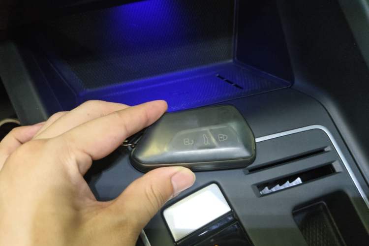 Used Volkswagen Golf 2023 Facelift 280TSI DSG R-Line Vehicle Key