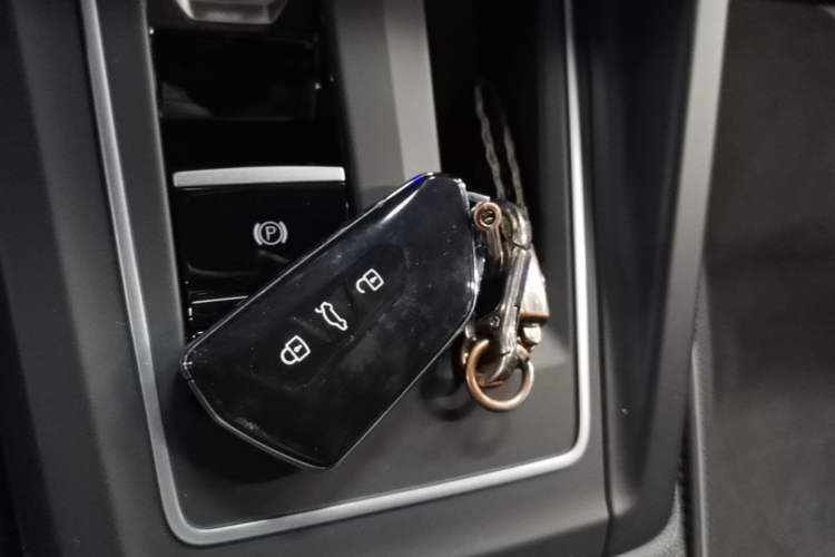 Used Volkswagen Golf 2023 Facelift 280TSI DSG R-Line Lite Vehicle Key