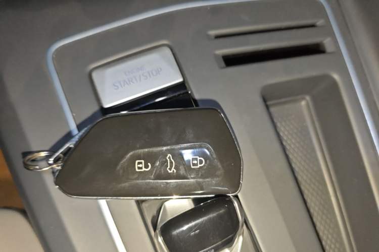 Used Volkswagen Golf 2023 200TSI DSG Pro Vehicle Key