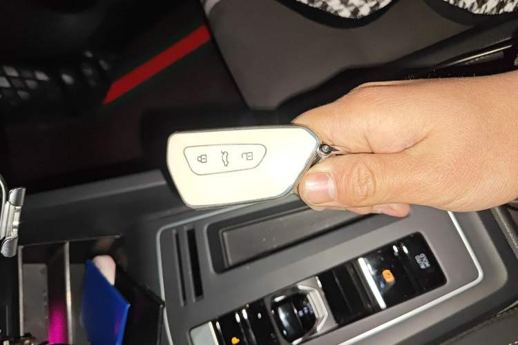 Used Volkswagen Golf 2023 Facelift 280TSI DSG R-Line Vehicle Key