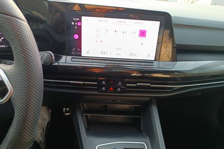 Used Volkswagen Golf 2024 280TSI DSG R-Line 50th Anniversary Edition Audio And AC Panel