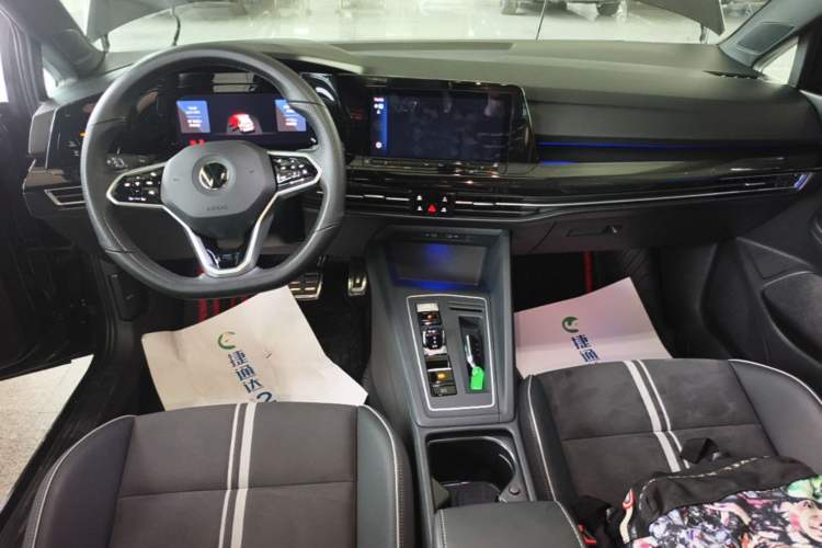 Used Volkswagen Golf 2024 280TSI DSG R-Line 50th Anniversary Edition Center Console