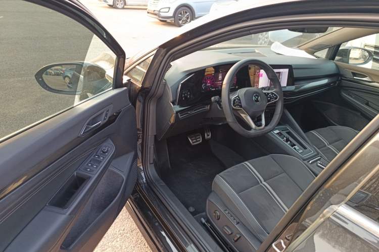 Used Volkswagen Golf 2024 280TSI DSG R-Line 50th Anniversary Edition Driver Seat