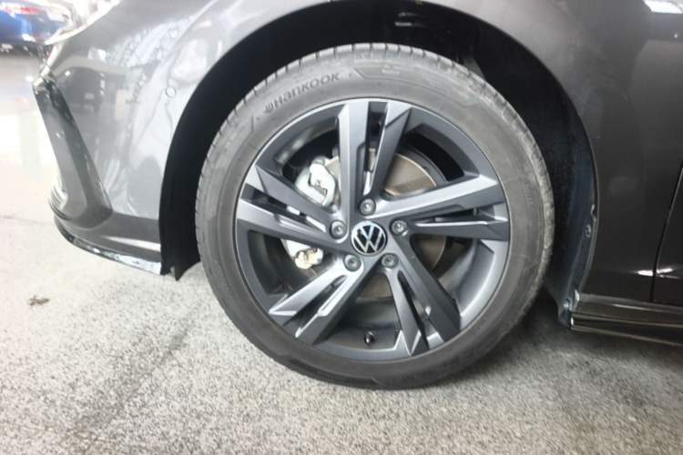 Used Volkswagen Golf 2024 280TSI DSG R-Line 50th Anniversary Edition Left Front Wheel Hub