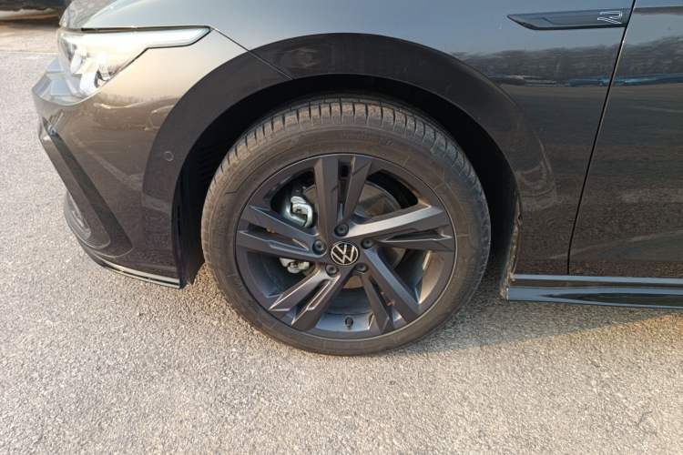 Used Volkswagen Golf 2024 280TSI DSG R-Line 50th Anniversary Edition Left Front Wheel Hub