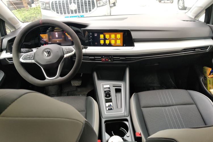 Used Volkswagen Golf 2024 280TSI DSG Pro Enjoyment Edition Center Console