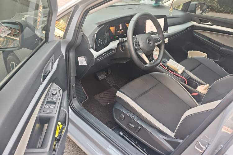 Used Volkswagen Golf 2024 280TSI DSG Pro 50th Anniversary Edition Driver Seat