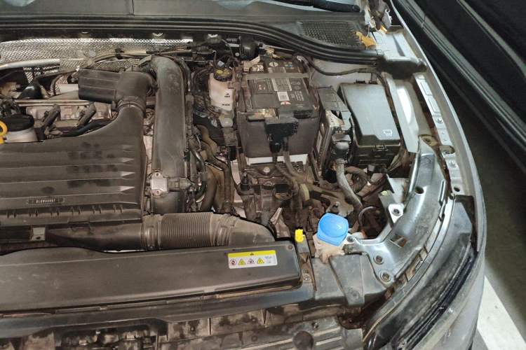Used Volkswagen Golf 2024 280TSI DSG R-Line 50th Anniversary Edition Engine Bay Left