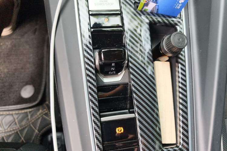 Used Volkswagen Golf 2024 280TSI DSG R-Line 50th Anniversary Edition Gear Lever