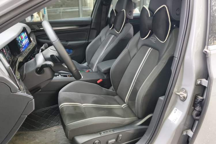 Used Volkswagen Golf 2024 280TSI DSG R-Line 50th Anniversary Edition Left Front Seat