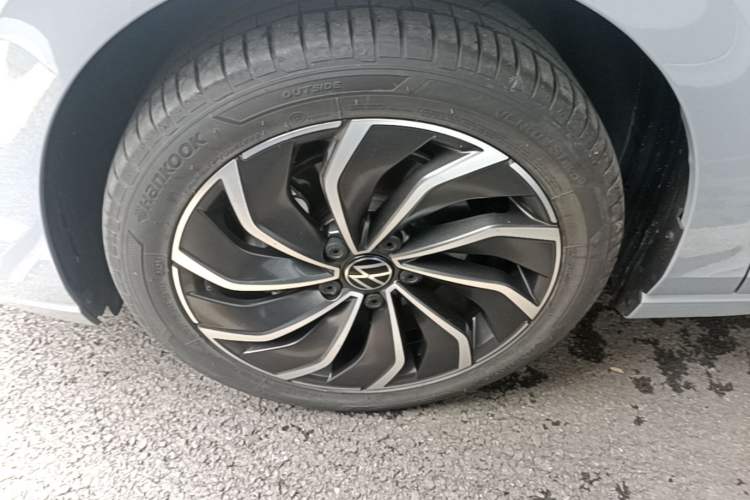 Used Volkswagen Golf 2024 280TSI DSG Pro 50th Anniversary Edition Left Front Wheel Hub