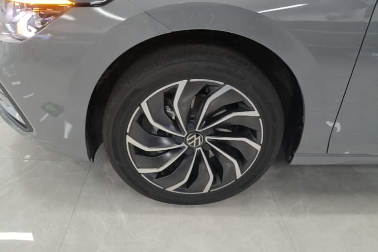 Used Volkswagen Golf 2024 280TSI DSG Pro 50th Anniversary Edition Left Front Wheel Hub