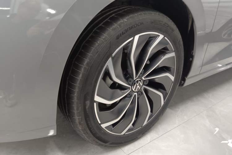 Used Volkswagen Golf 2024 280TSI DSG Pro 50th Anniversary Edition Left Front Wheel Hub