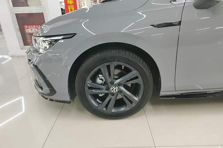 Used Volkswagen Golf 2024 280TSI DSG R-Line 50th Anniversary Edition Left Front Wheel Hub