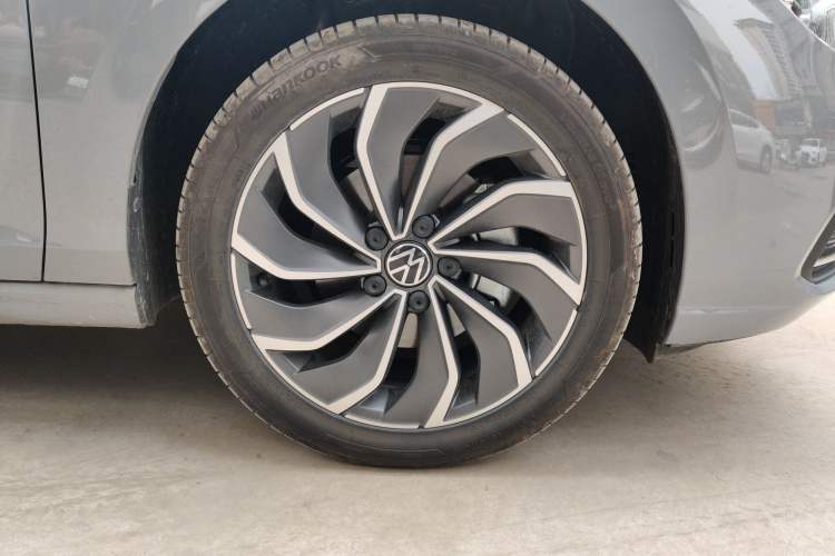 Used Volkswagen Golf 2024 280TSI DSG Pro Enjoyment Edition Right Front Wheel Hub