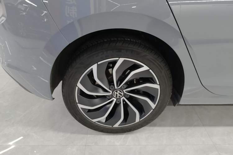 Used Volkswagen Golf 2024 280TSI DSG Pro 50th Anniversary Edition Right Rear Wheel Hub