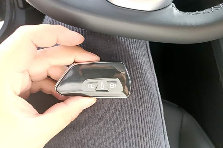 Used Volkswagen Golf 2024 280TSI DSG Pro 50th Anniversary Edition Vehicle Key
