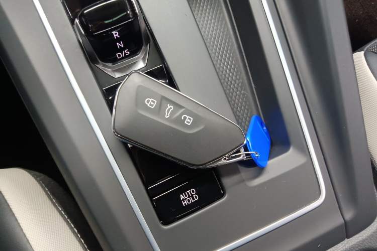 Used Volkswagen Golf 2024 280TSI DSG Pro 50th Anniversary Edition Vehicle Key